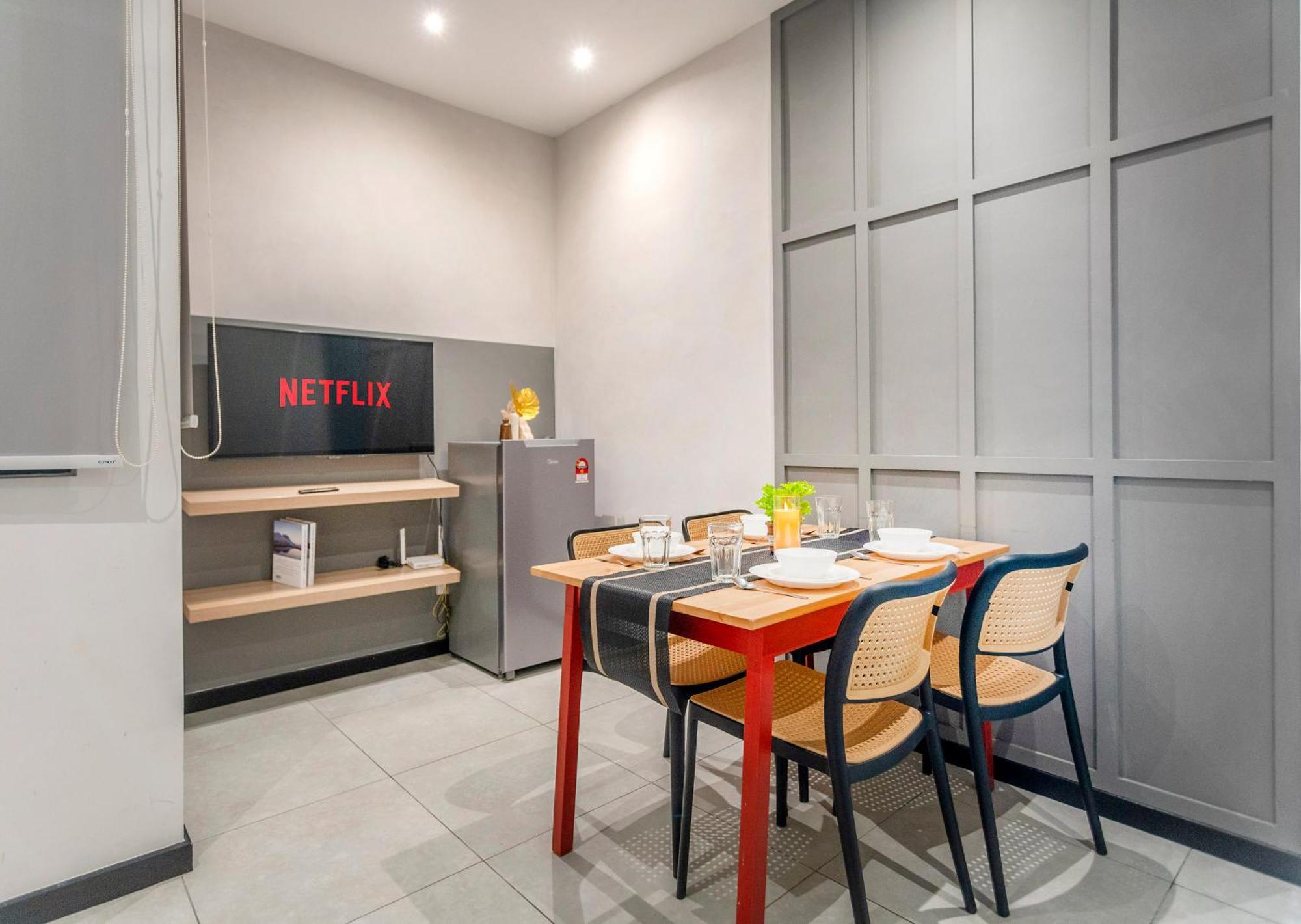 Neu Suites Ampang Near Lrt Jelatek, Kuala Lumpur